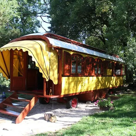 Les Roulottes Du Lot 3* 格拉马