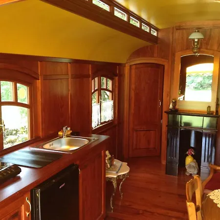 فندق مبيت وإفطار Les Roulottes Du Lot 3*