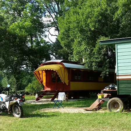 Les Roulottes Du Lot 3*