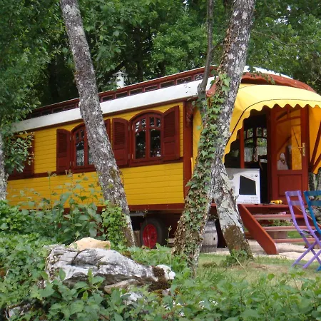 Les Roulottes Du Lot 3*