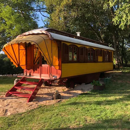 Les Roulottes Du Lot 3*