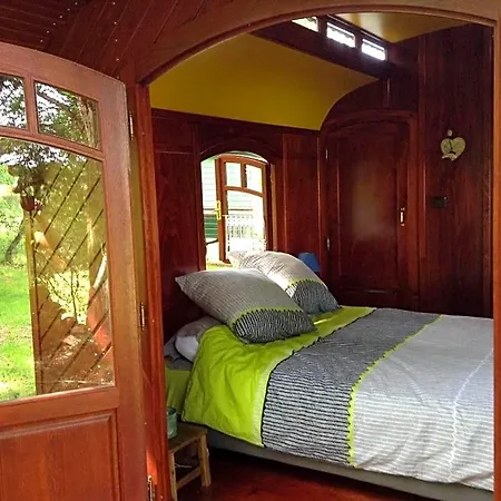 Bed & Breakfast Les Roulottes Du Lot 3*