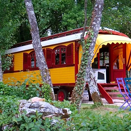 Les Roulottes Du Lot Bed & Breakfast