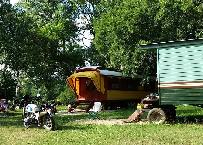 Les Roulottes Du Lot 3*