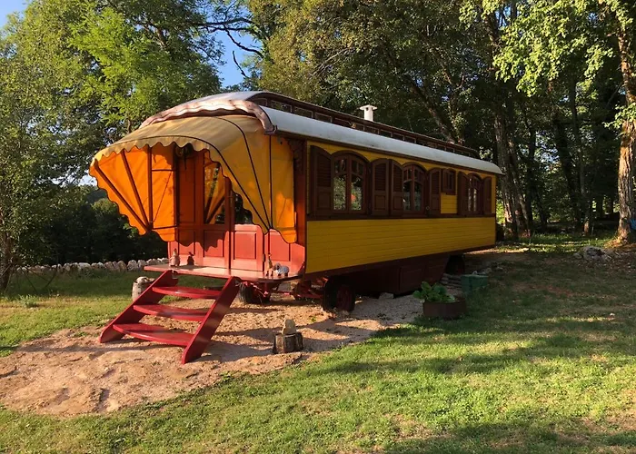 Les Roulottes Du Lot 3*