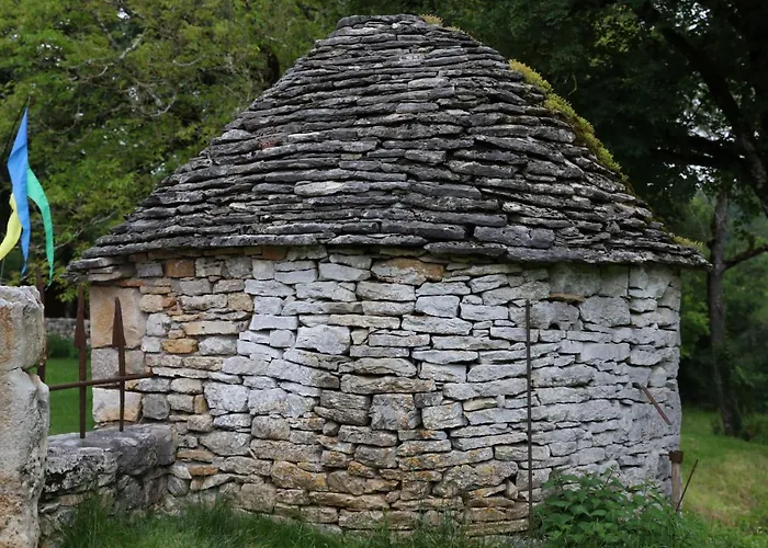 Les Roulottes Du Lot 住宿加早餐酒店